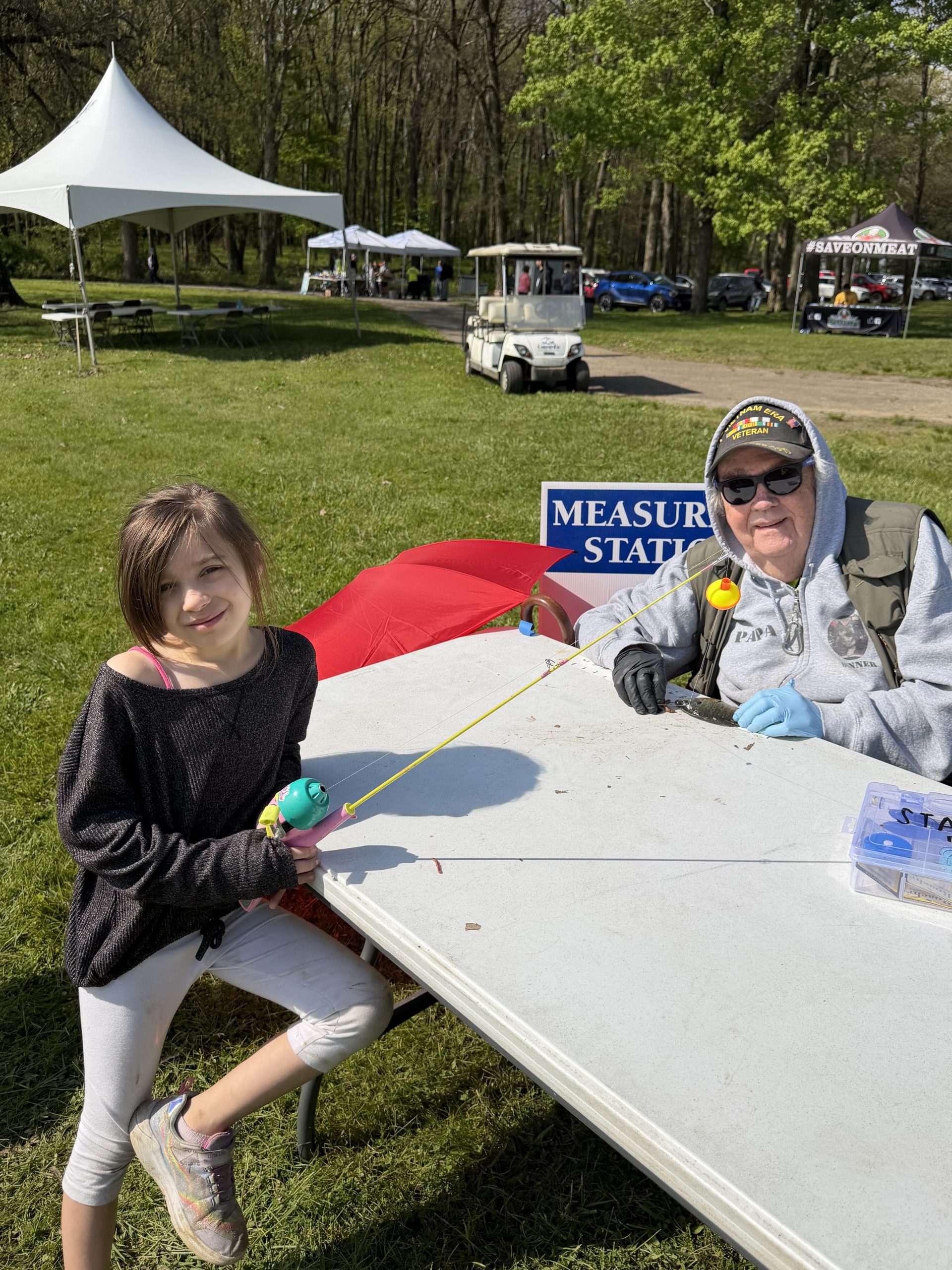 A volunteer is measuring the catch of a young fisher at the Concordia Fishing Derby